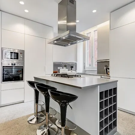בית נופש Bmga L Luxury With Patio In Trastevere *