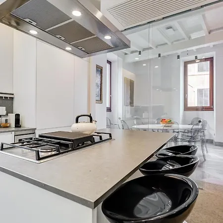 בית נופש Bmga L Luxury With Patio In Trastevere *