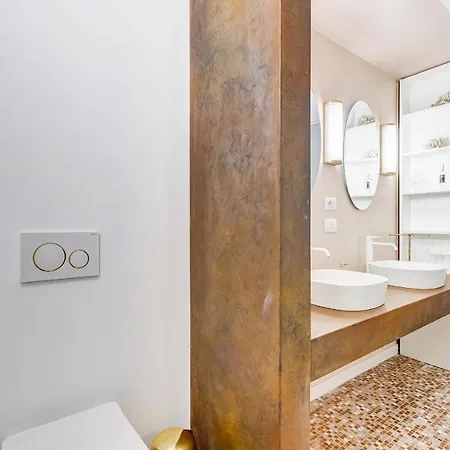 בית נופש Bmga L Luxury With Patio In Trastevere *